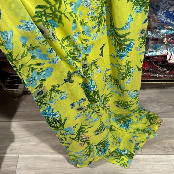 Floral Romper - Picture 7 of 8